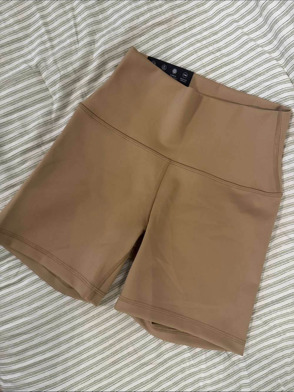 ARITZIA Golden Glossform High-Rise 5” Shorts, size 6. NWT.